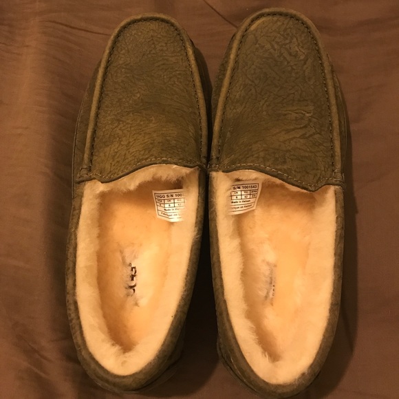 Men's Ugg "Ascot" Slippers - Picture 1 of 4