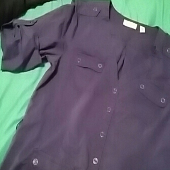 Quarter sleeve button down - Picture 2 of 4