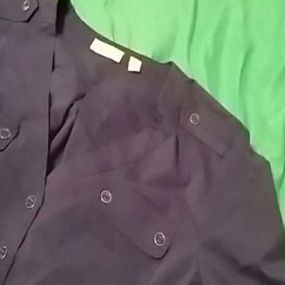 Quarter sleeve button down - Picture 4 of 4