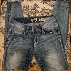 Fab Distressed frayed ankle skinny jeans size 5