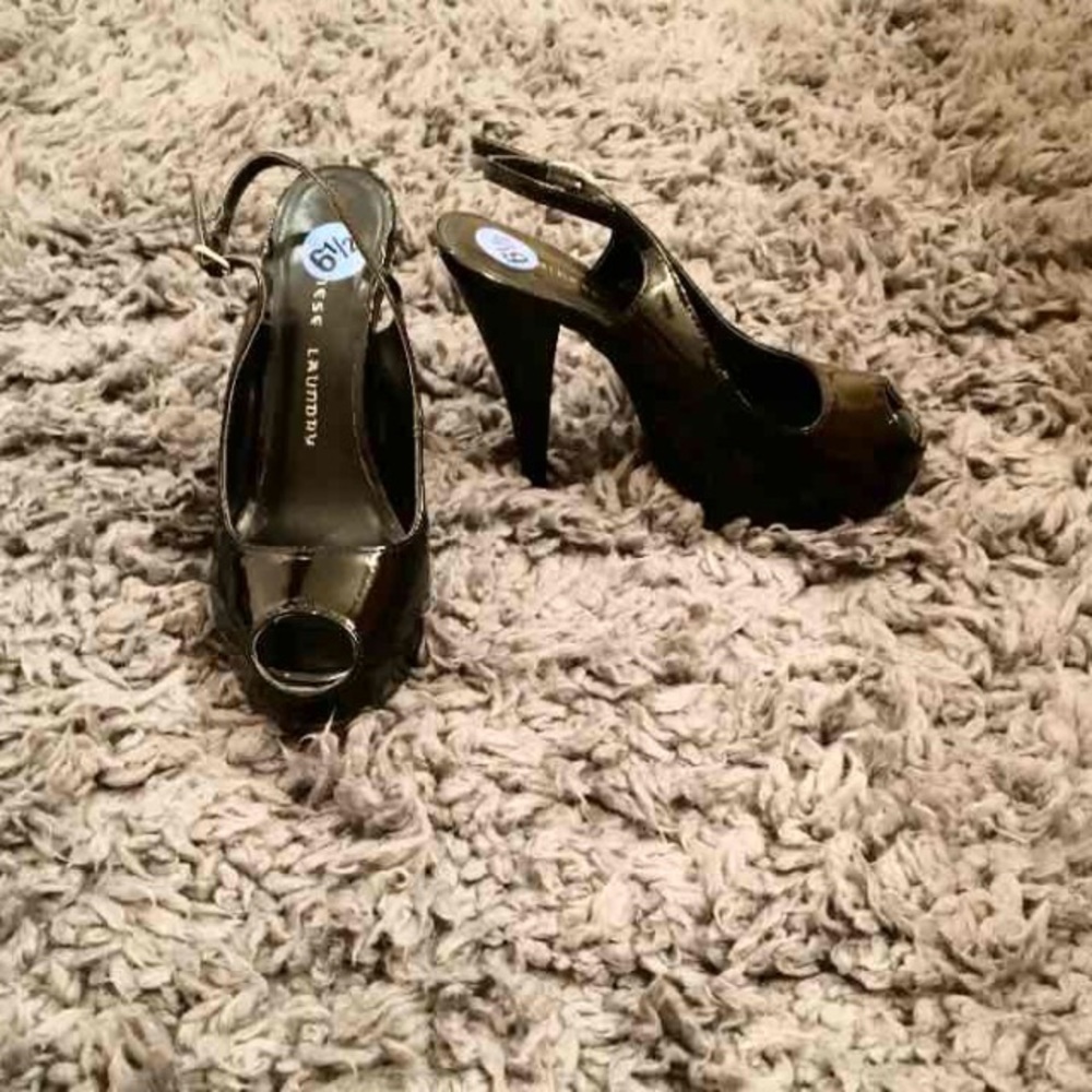 Size 6.5 NWT Black Patent Chinese Laundry Heels