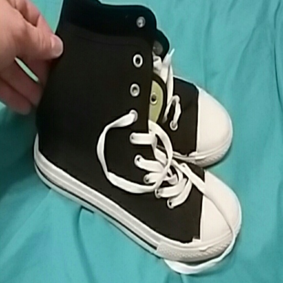 Off brand look a like converse - Picture 1 of 4