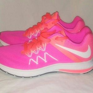 WOMANS NIKE ZOOM WINFLO3 SIZE 11