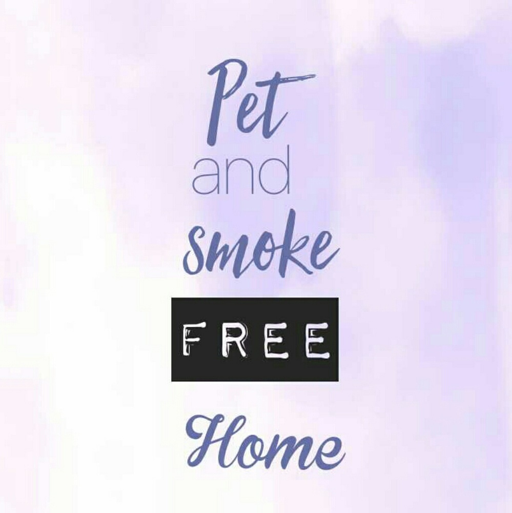 All items come from a pet and smoke free home! ??
