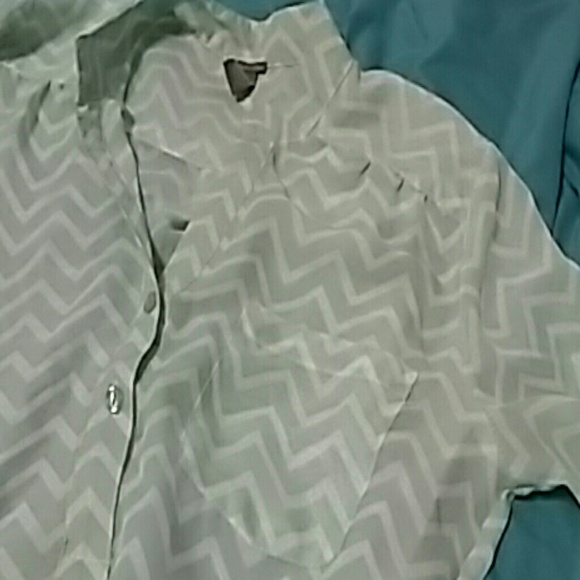 Sheer quarter longsleeve blouse - Picture 3 of 4