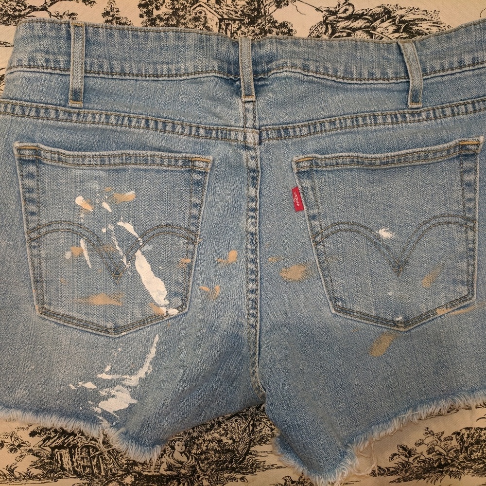 *SOLD* Levi's cut off shorts size 6