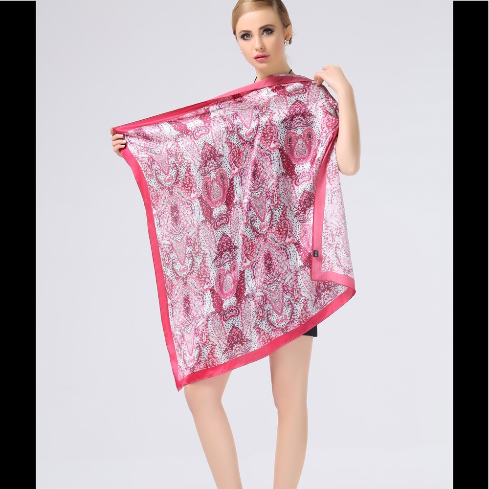 113 Square Fuchsia Silk scarf - Picture 3 of 3