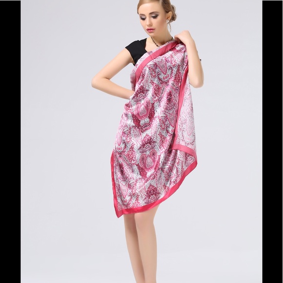 113 Square Fuchsia Silk scarf - Picture 2 of 3