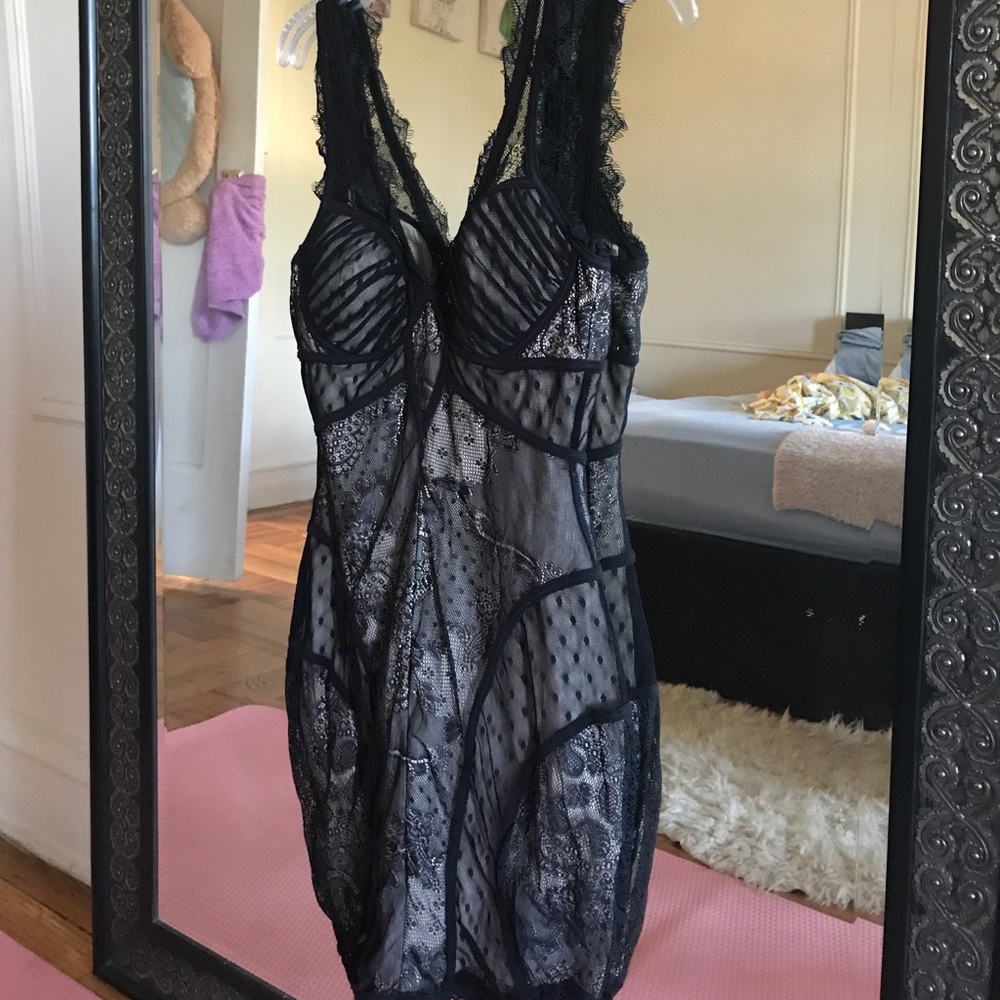Lace dress (stretches)