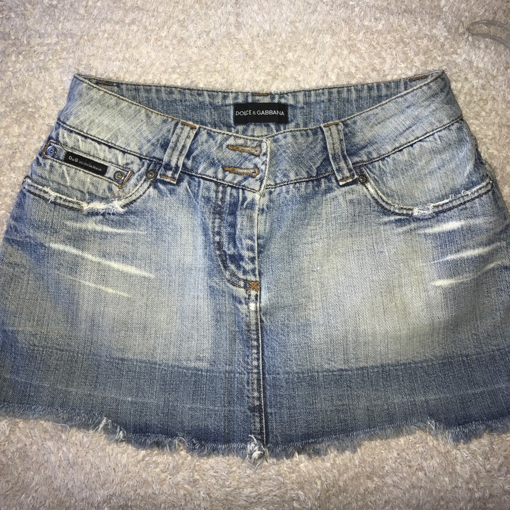 Short jeans skirt