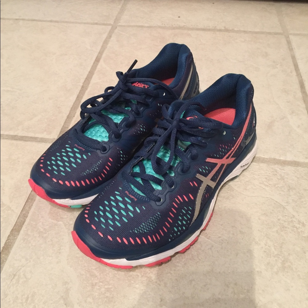 Worn less than 5 miles Asics  Kayano 23 - 7