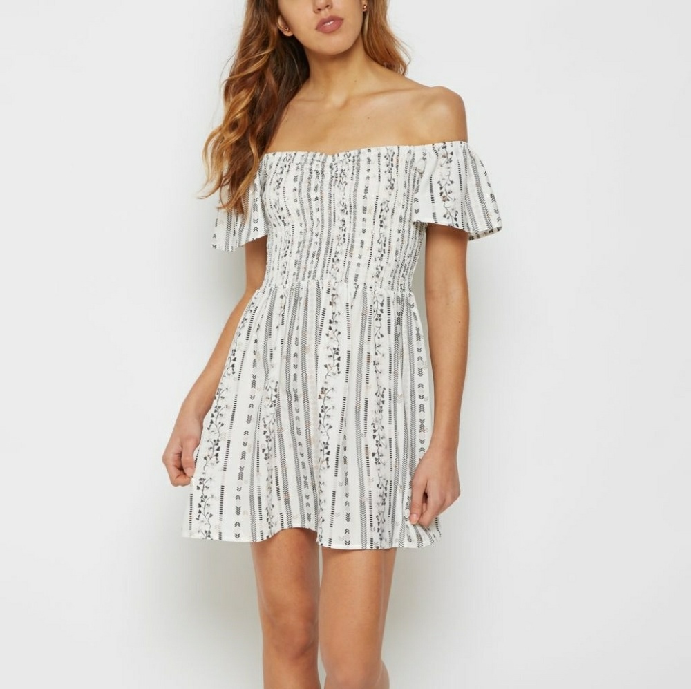 ✔️MUST GO✔️White Off-Shoulder Dress