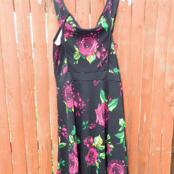 Black Floral Dress - Picture 5 of 5