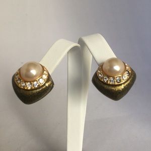 Joan Rivers Goldtone Pearl CLIP Earrings