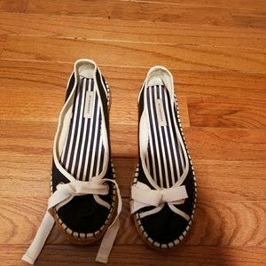 Burberry flats Size 37/7 US, runs small.