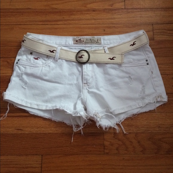 Hollister Pants - Hollister size 5 white distressed shorts with belt