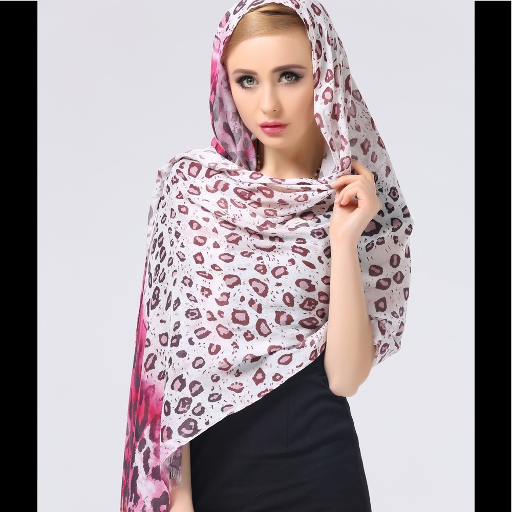 109 Printed Purple and White Scarf