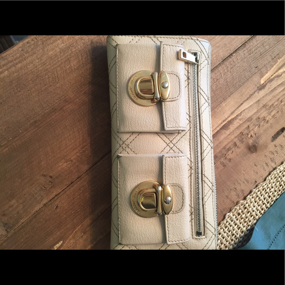 Marc Jacobs tan quilted leather wallet