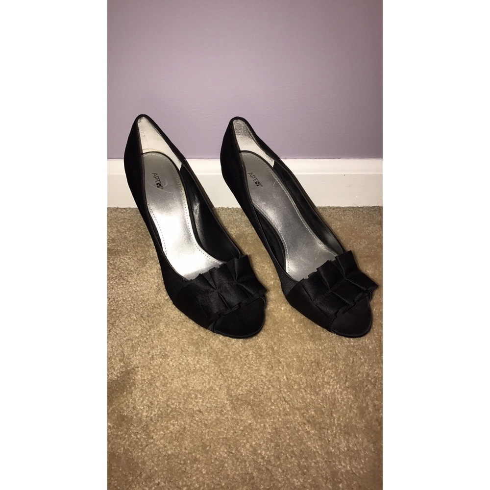 Casual black heels