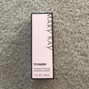 Mary Kay day solution sunscreen with spf 35