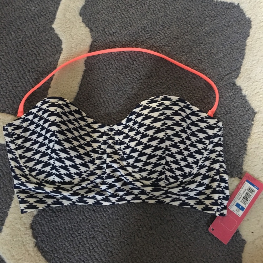 size L bra cup halter bikini top...NWT!
