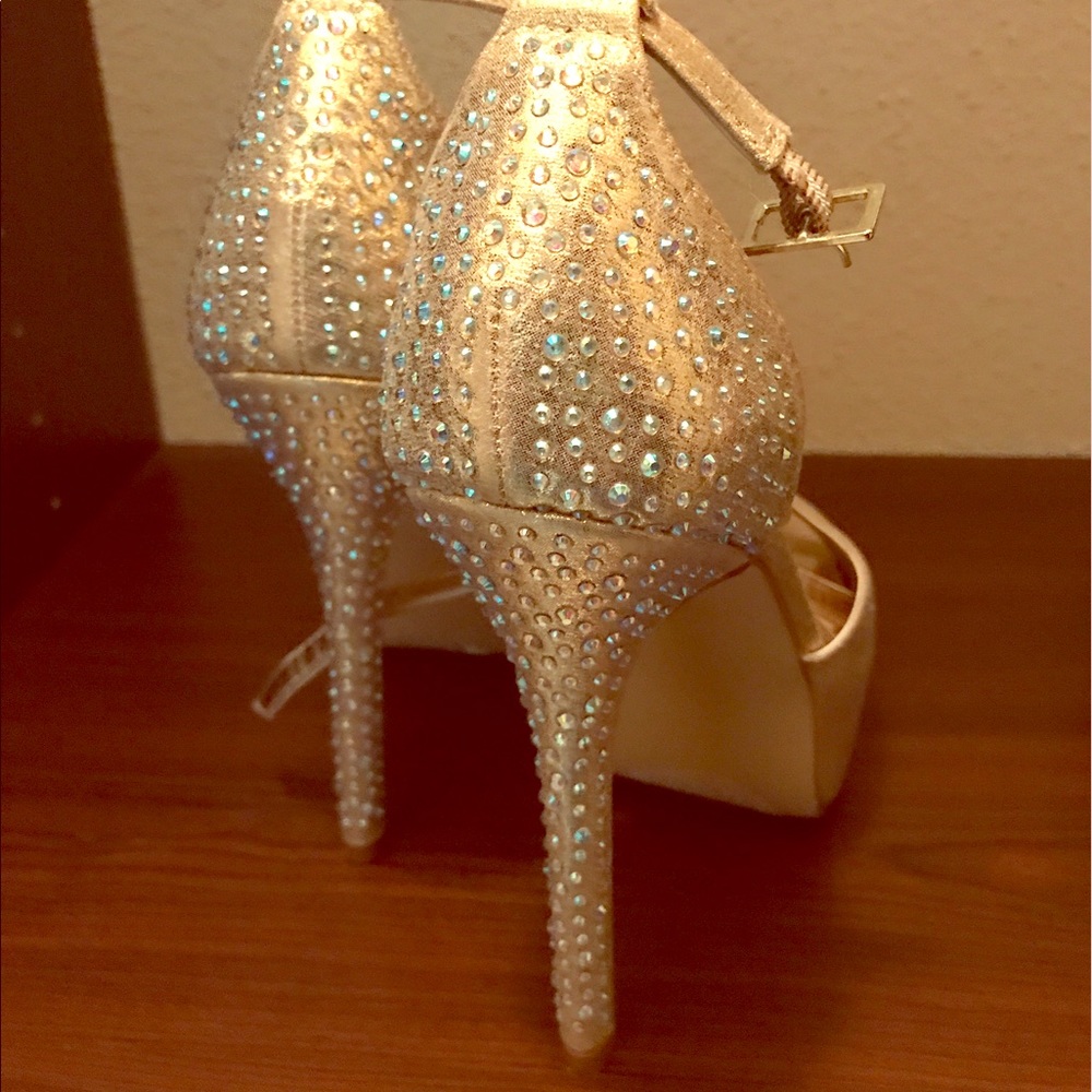 Steve Madden gold sequin heels!