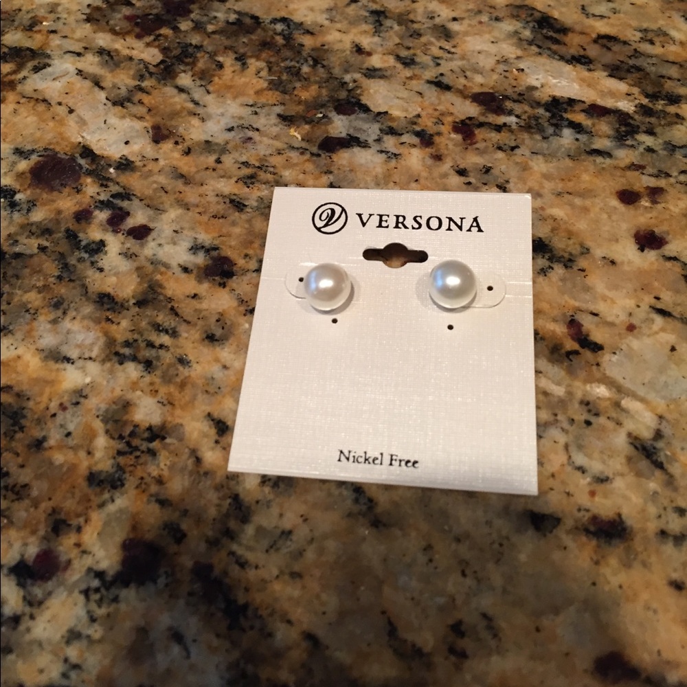 Versona Pearl earrings