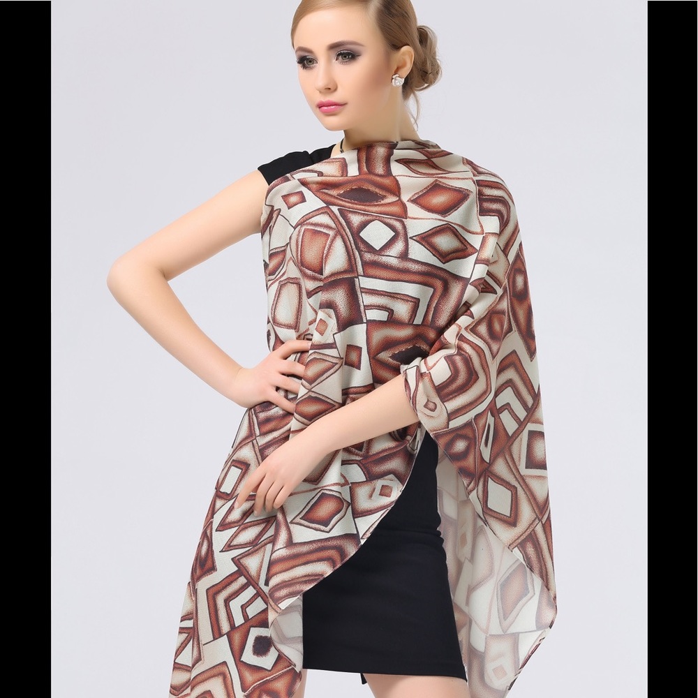 119 Light Wool Scarf with geometric pattern