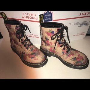 Dr Martens Castel taupe floral canvas boots sz6