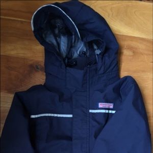 Vineyard Vines Stow and go rain jacket