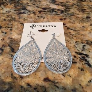 Versona tear drop silver design earrings