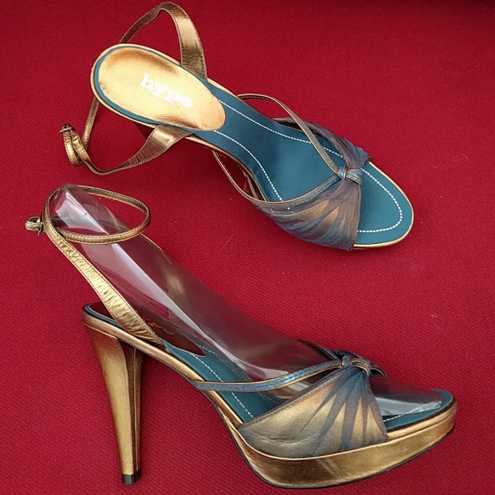 NWOT Leather Ankle Strap Pump