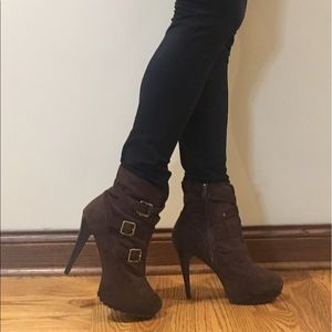 Brown platform-booties
