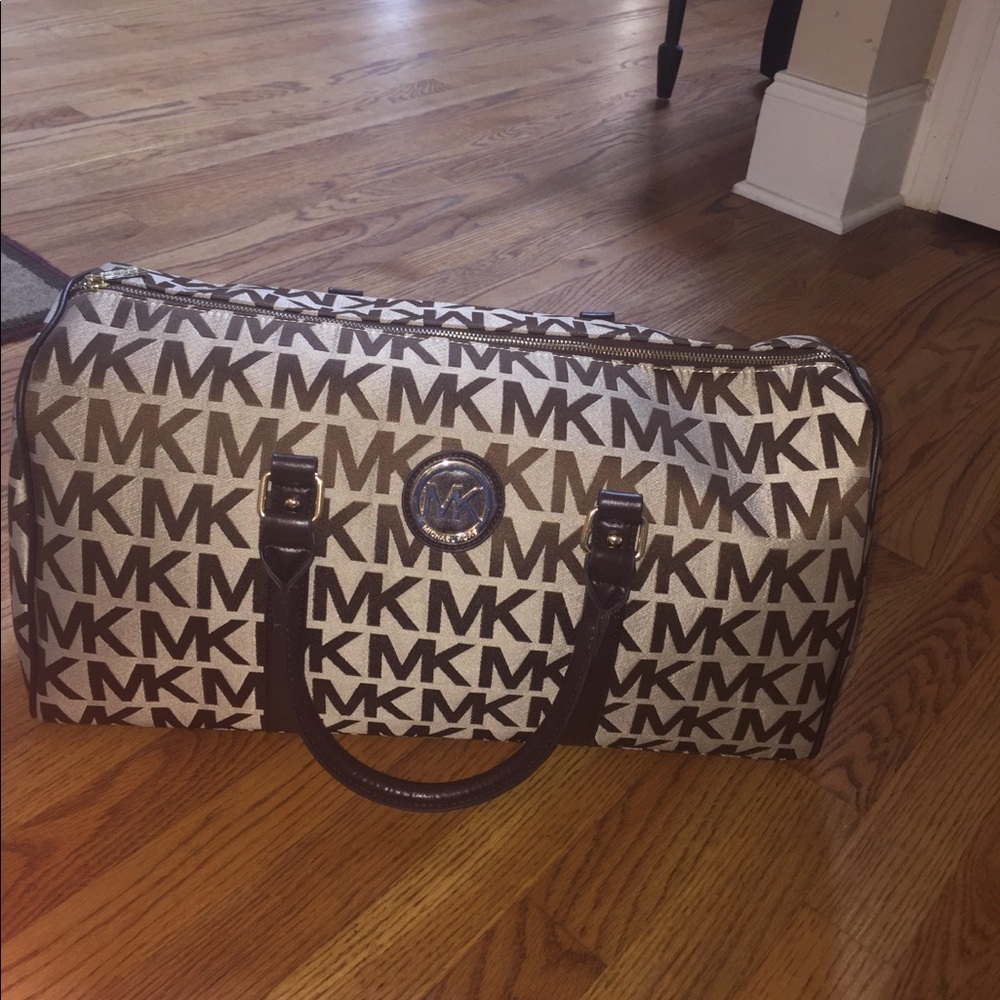 MK DUFFLE BAG TRADING FOR MCM TOTE BAG