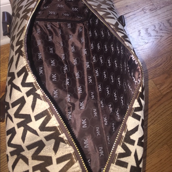 MK DUFFLE BAG TRADING FOR MCM TOTE BAG - Picture 4 of 4