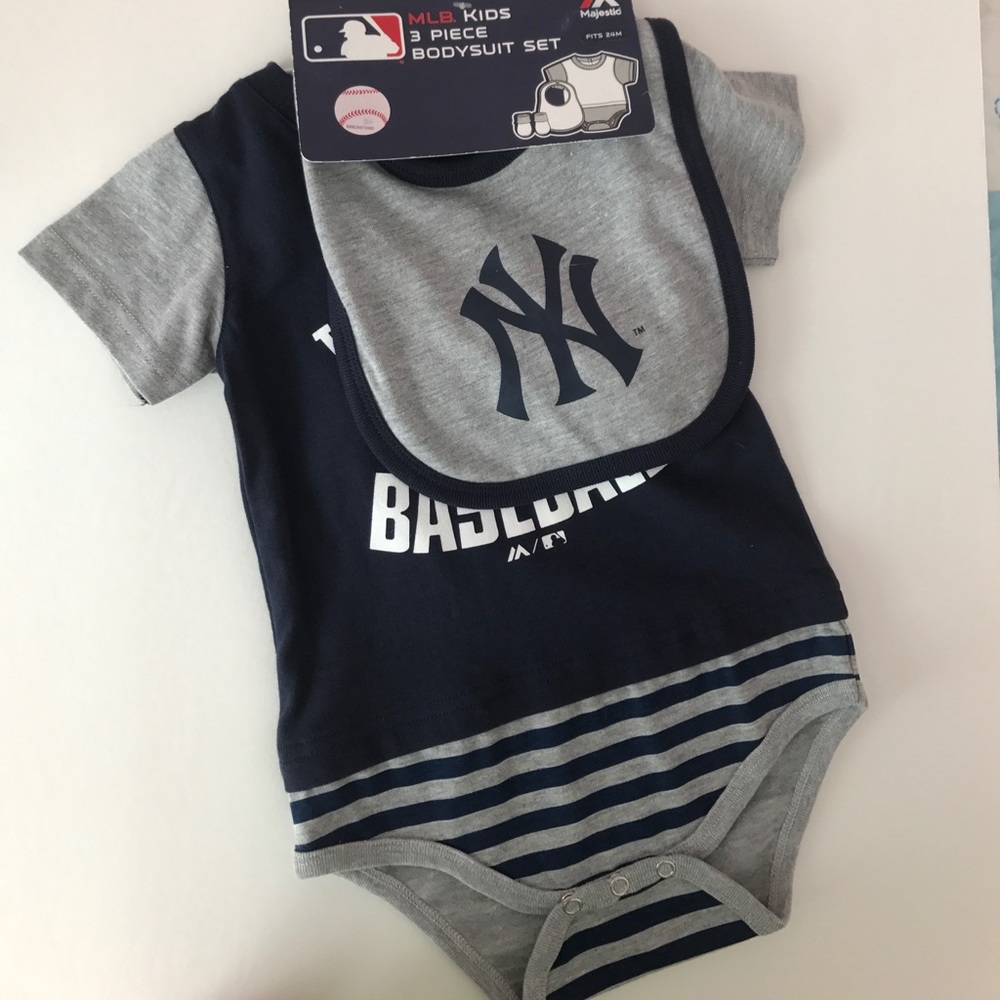 Yankees 3 piece bodysuit set