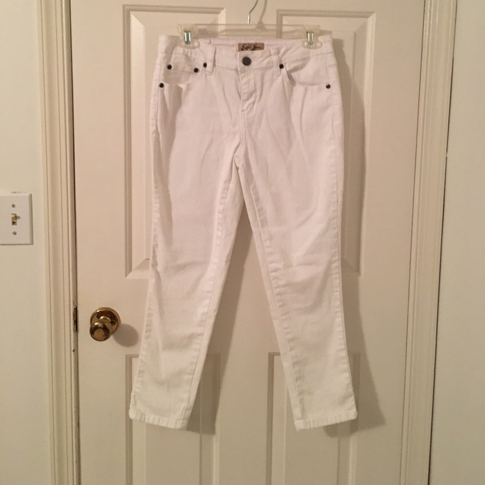 White cropped jeans very stretchy worn once.