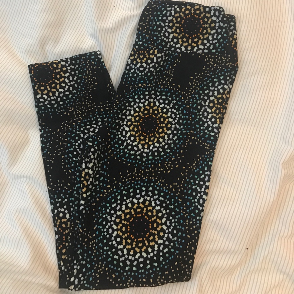 Lularoe OS leggings w/ swirl pattern