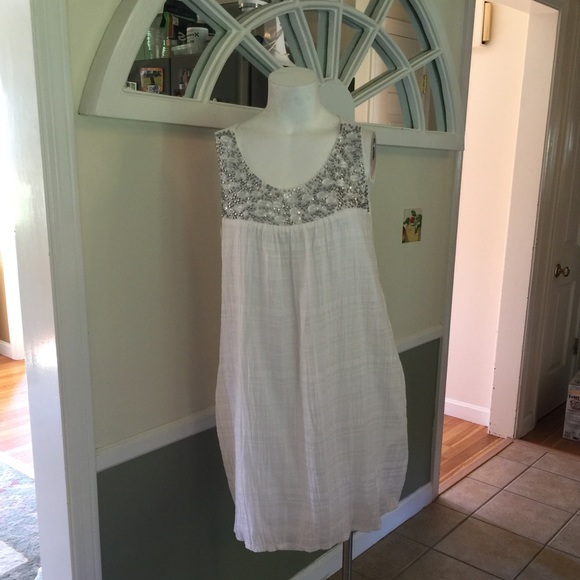 Lovely and comfy white cotton embellished dress - Picture 1 of 3