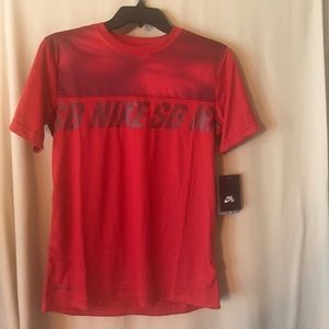 Nike Skateboard Dri-Fit short sleeve TEE. NEW