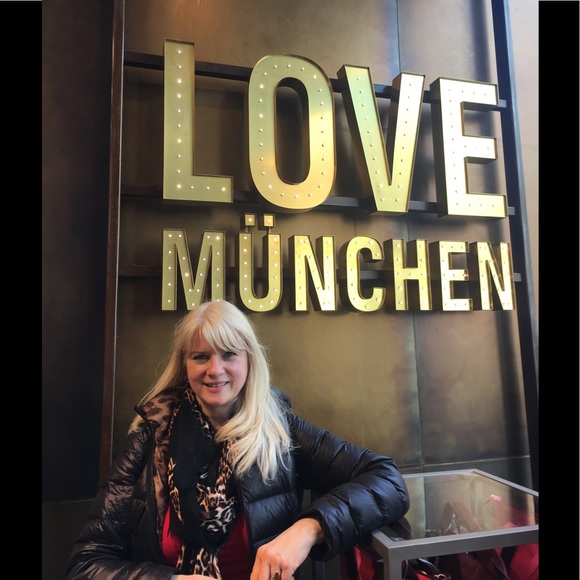 Meet your Posher, Maureen - Picture 1 of 1