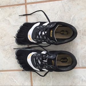 Vibrant five fingers shoes