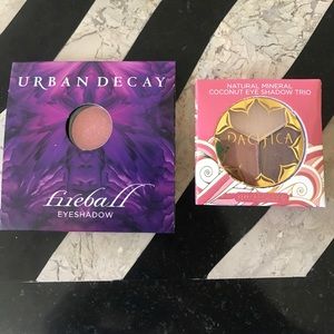 2 eyeshadows