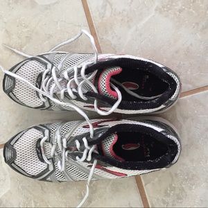 Brooks ghost tennis shoes