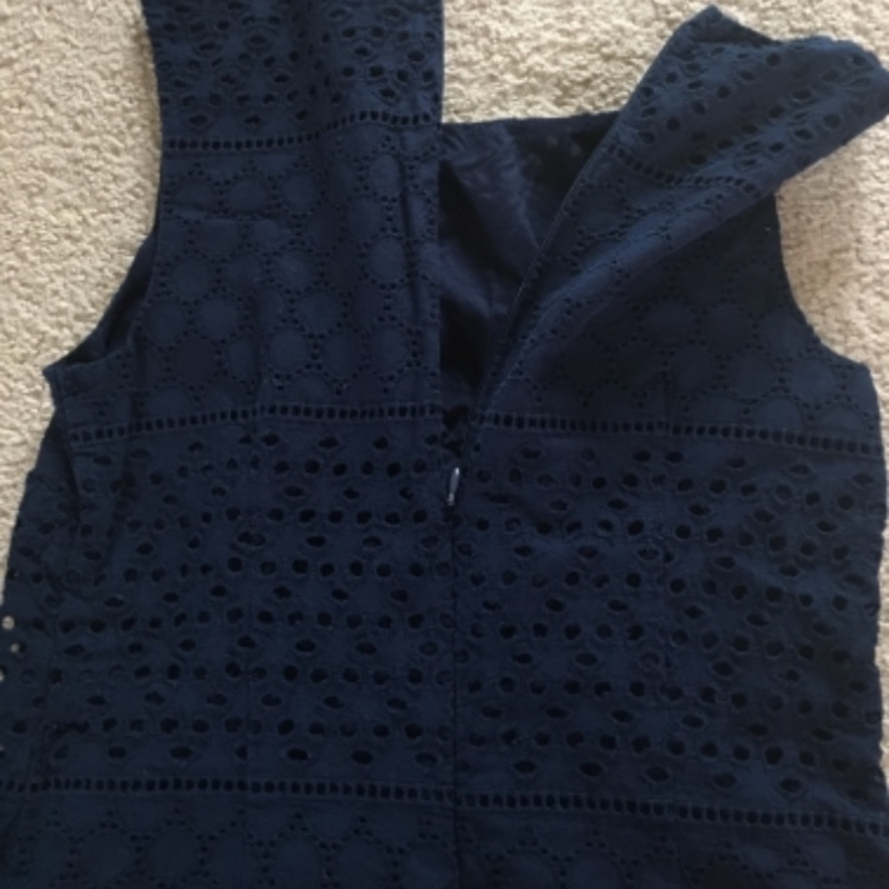 Banana Republic navy blue lace sleeveless top