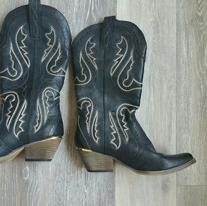 Very Volatile sz 8 cowboy boot