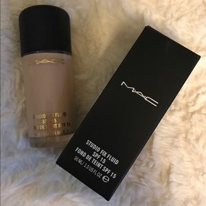 MAC Studio Fix Fluid NC20