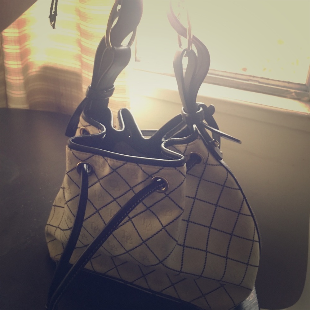 Like new Dooney &Bourke purse