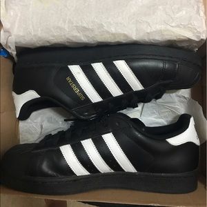 Adidas superstars