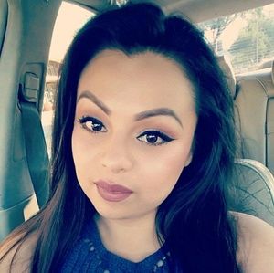 Meet your Posher, Yannete